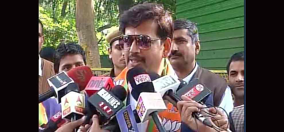 bhojpuri film star ravi kisahen joined bjp after manoj tiwari  