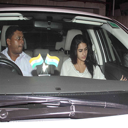 sara ali khan spotted hiding her face by hand