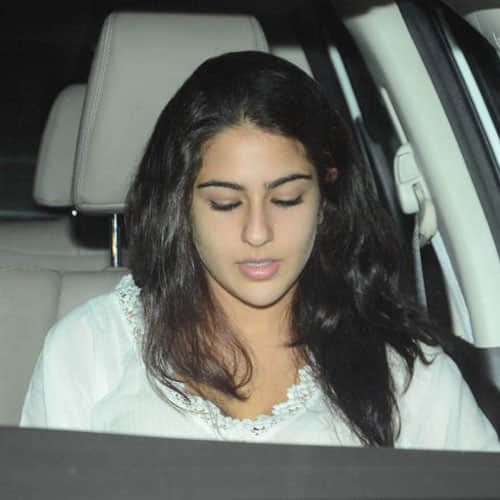 sara ali khan spotted hiding her face by hand