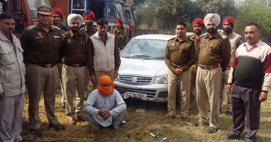 suspicious car found at village on indo pak border at pathankot of punjab