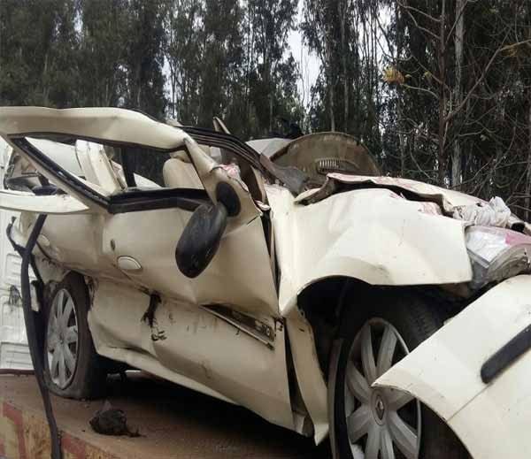 tipper full of wheat fell upon the car and car crashed horribly, 18 years old girl killed