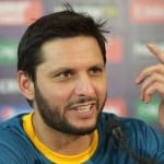look from whose bat the Fastest Century came out of afridi 