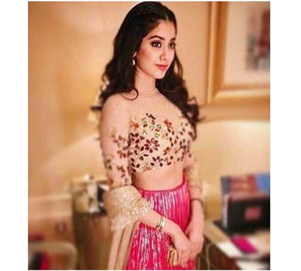 jhanvi kapoor dancing video viral with boyfriend