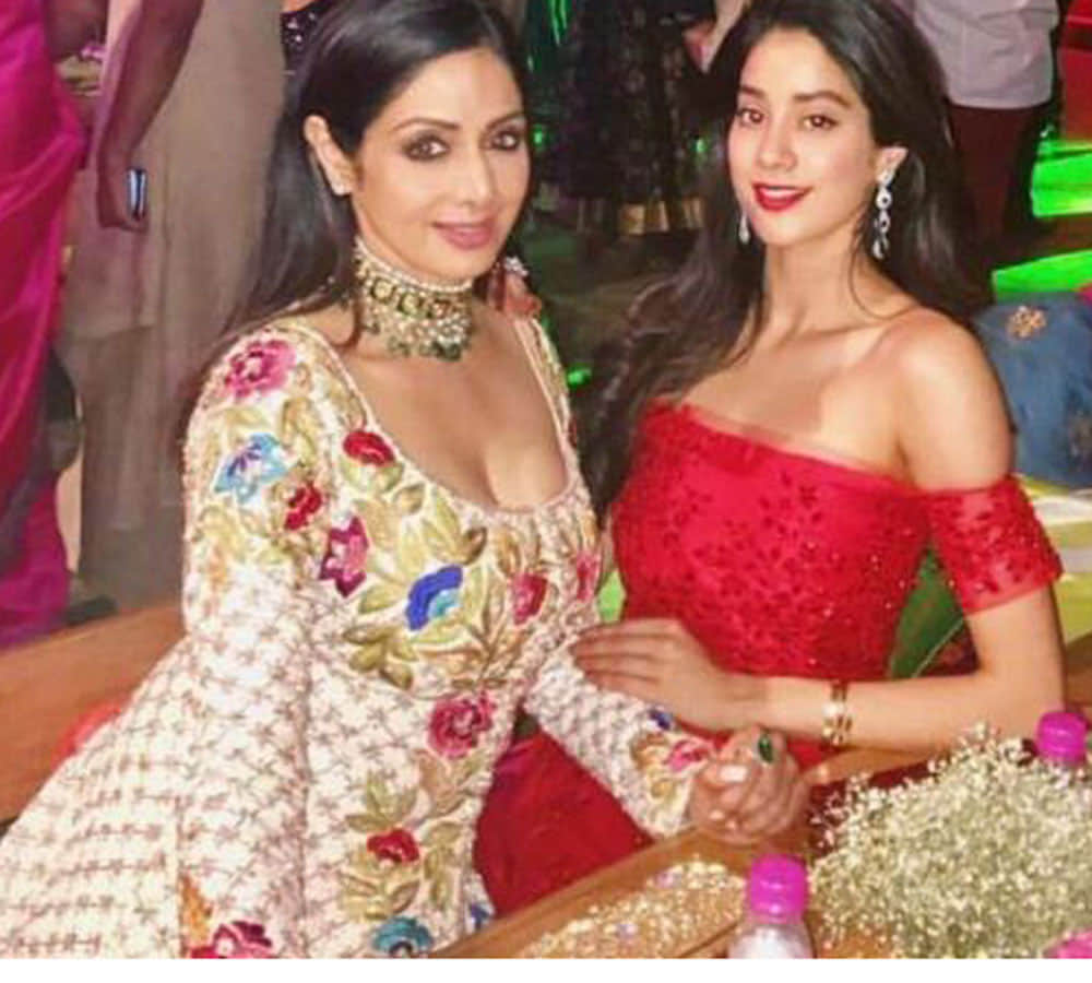 jhanvi kapoor dancing video viral with boyfriend