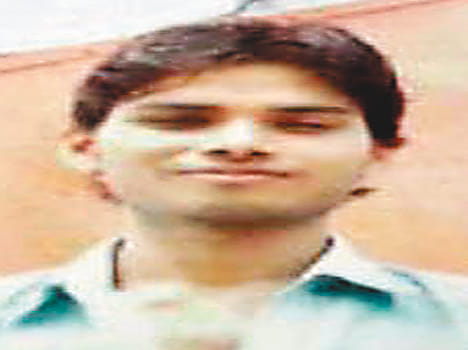 Young man killed in collision of bikes and tractors, friend injured