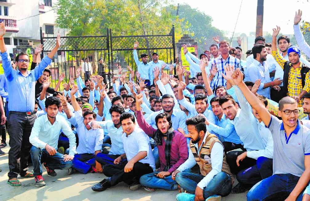 Engineering students angry protests, lockout