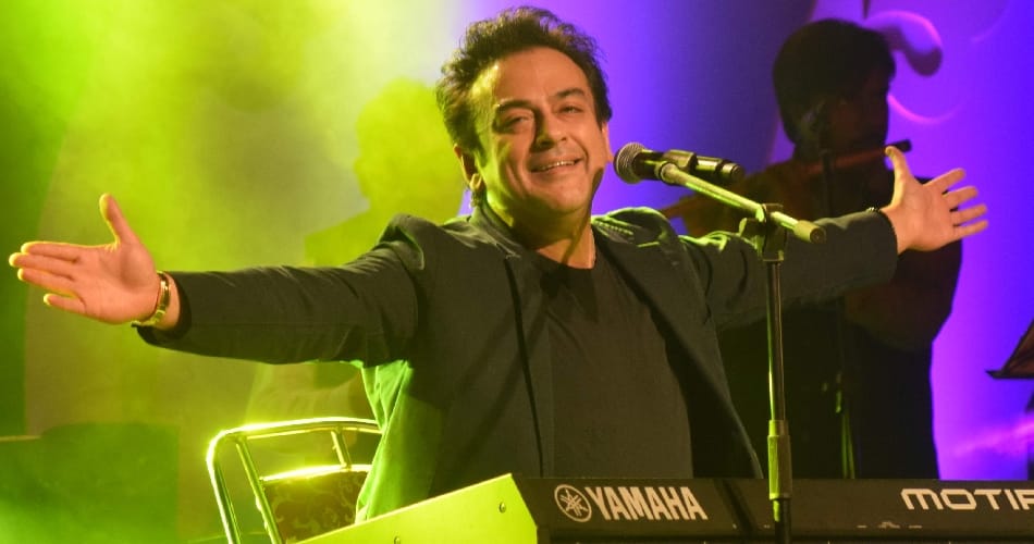 adnan sami stopped by policeman at chandigarh during musical night of rose festival
