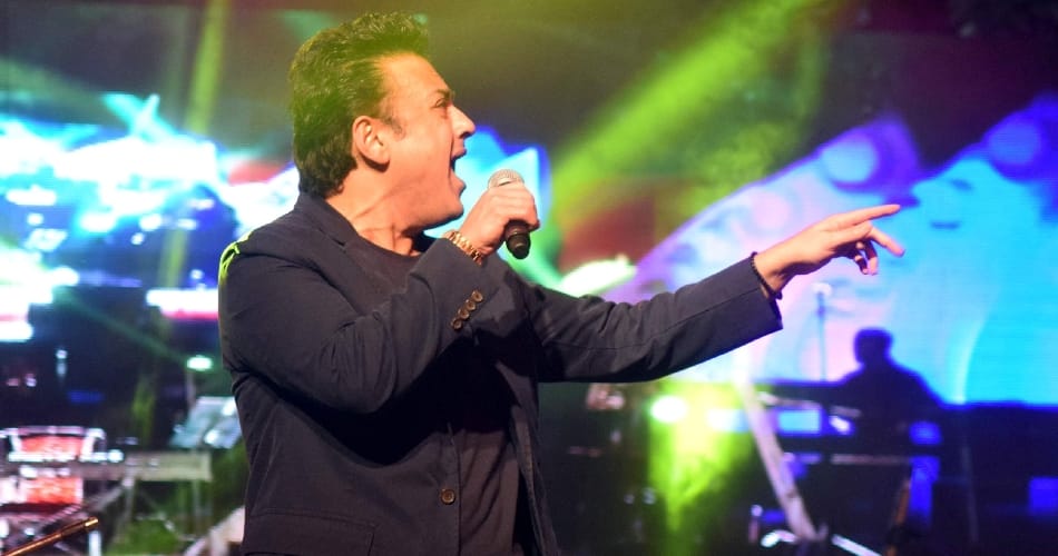 adnan sami stopped by policeman at chandigarh during musical night of rose festival