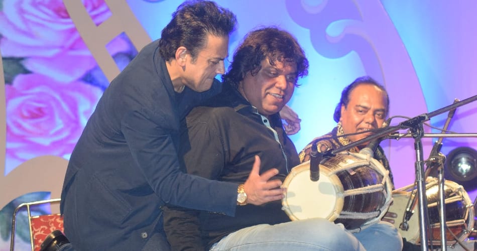 adnan sami stopped by policeman at chandigarh during musical night of rose festival