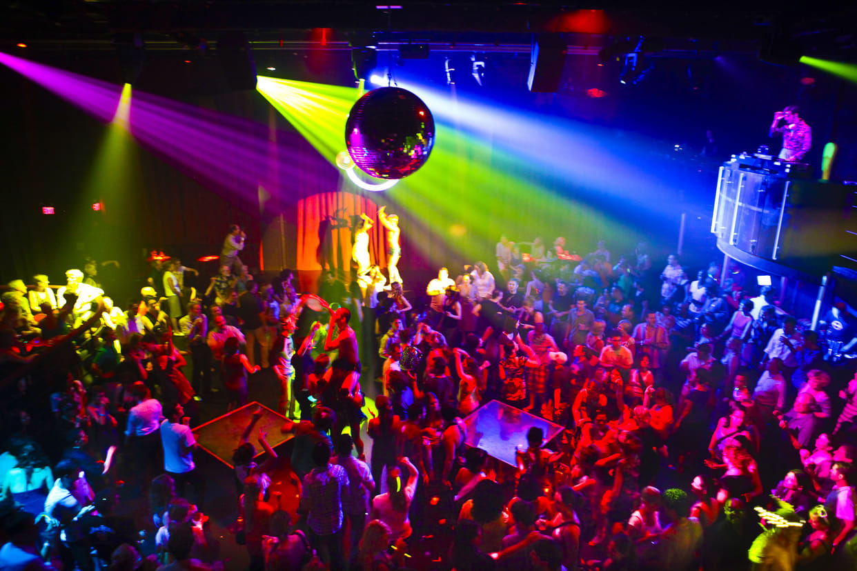 Ordering Alkoholmeter in discotheque, nightclub and pub-bar