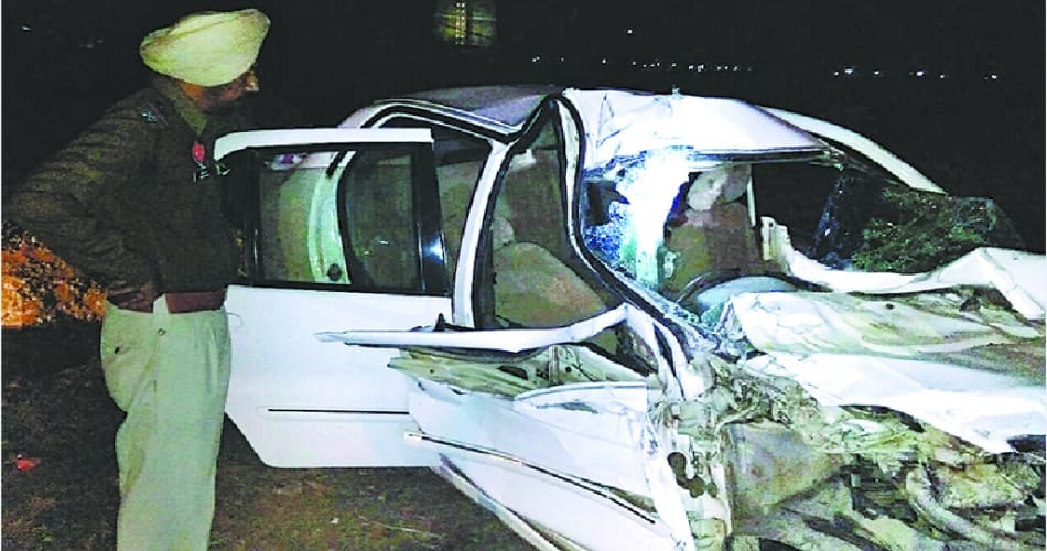 accident in derabassi, child died in accident, five injured
