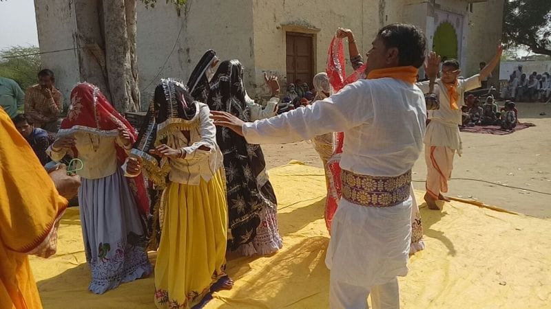 holi celebration in mahrana