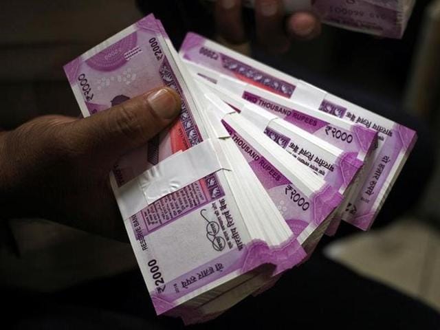 समाजवादी पेंशन चालू कराने के नाम पर ठगी