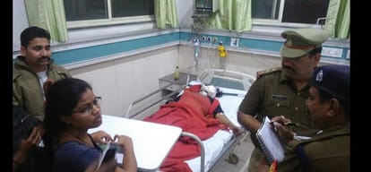 female teacher fall from auto after someone tried to abduct her in bareilly