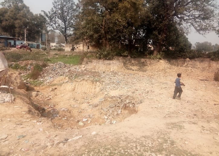 Resist digging in the pit railway land