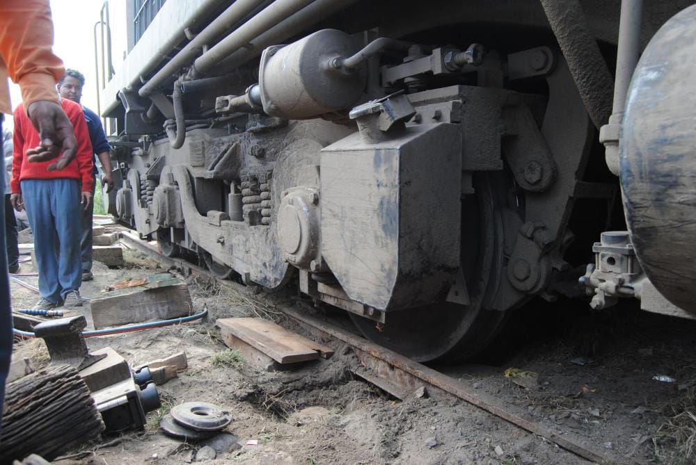 bombay express derail