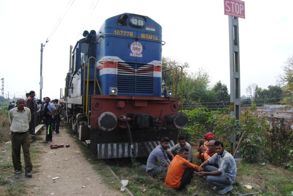 bombay express derail