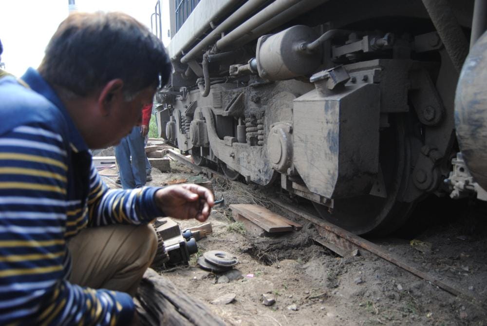 bombay express derail