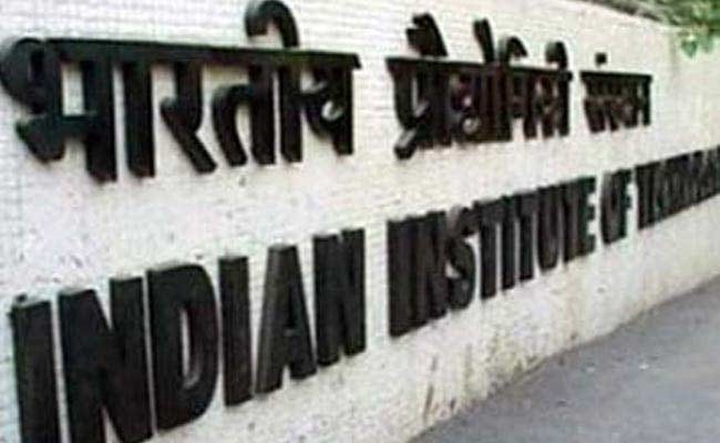 How many teaching posts vacant in the IITs