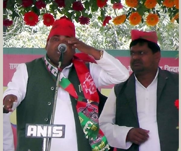 gangrape victim gives statement against gayatri prajapati.