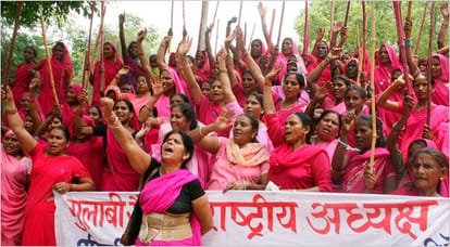 sampat pal leader of gulabi gang