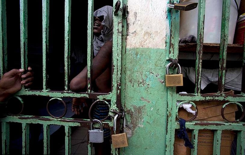 Police fired in Fatehganj, four people went to jail