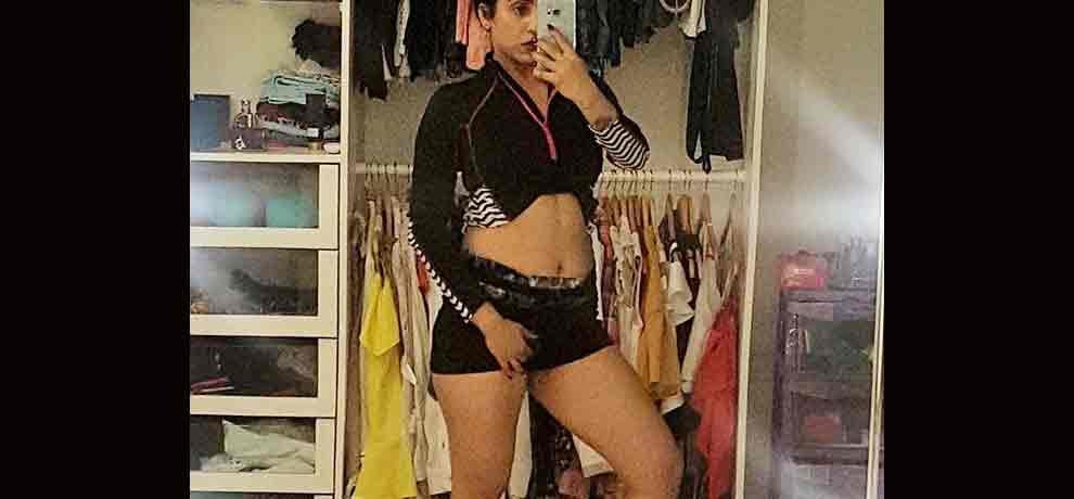 winner of film fare award 2017 for best playback singer neha bhasin have perfect model figure