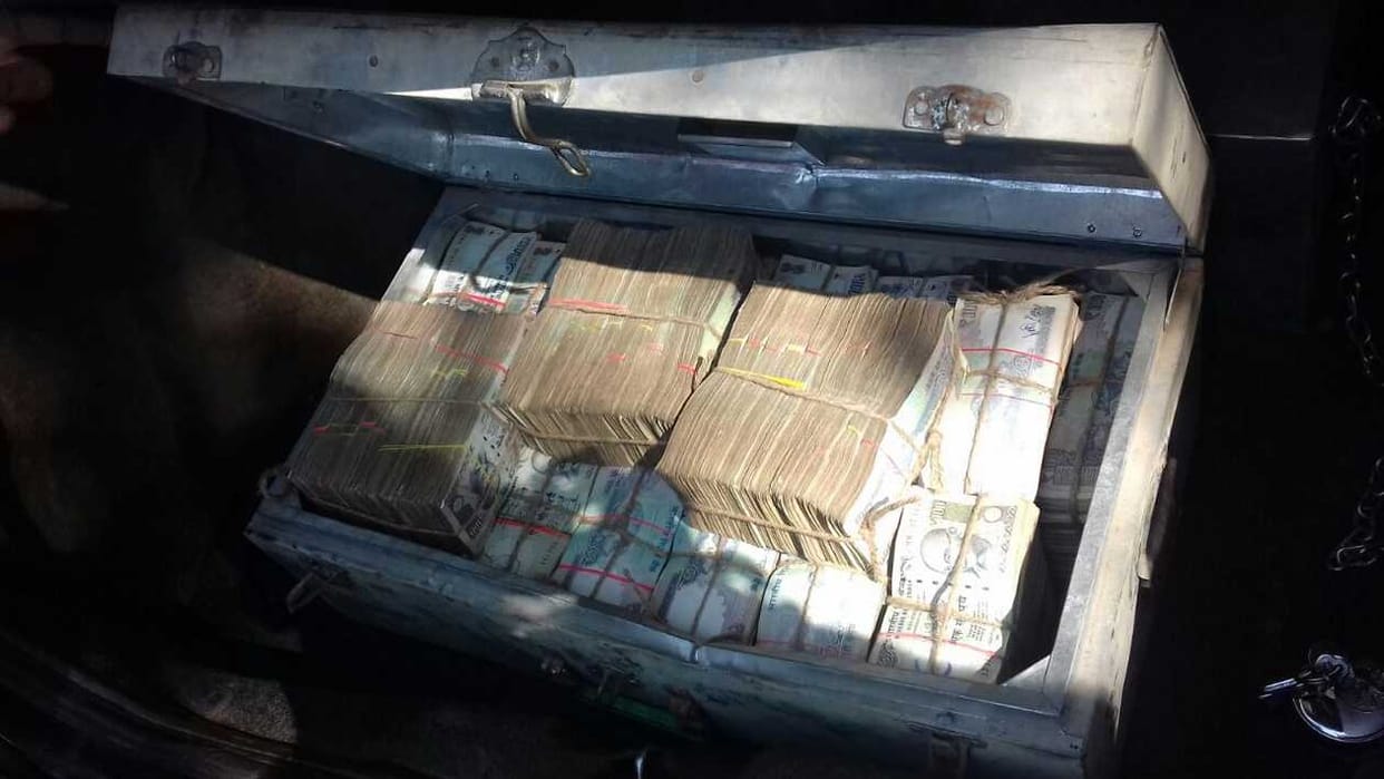 80 lakh were recovered from the car, leaving the Investigating