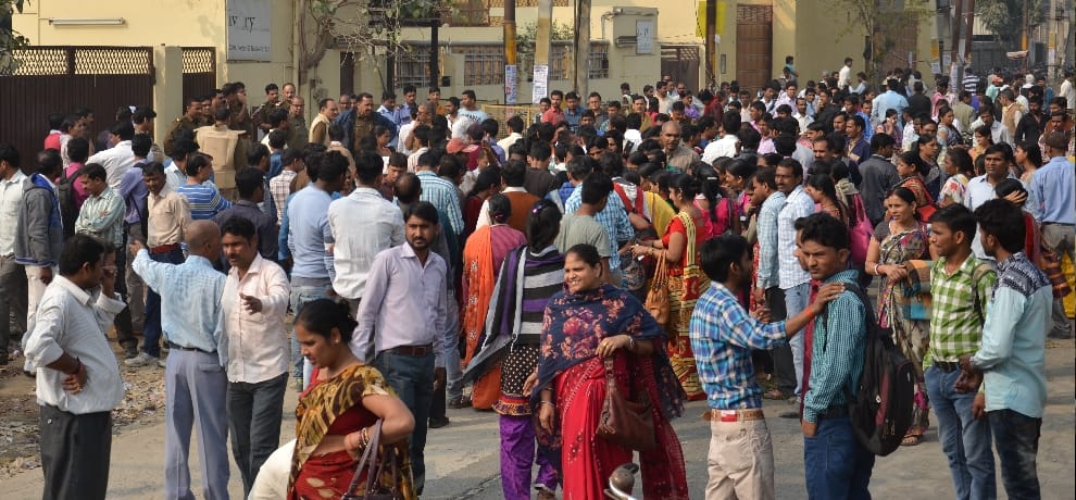 employees jam noida sector 59 road as employer run away by shutting down its company secretly