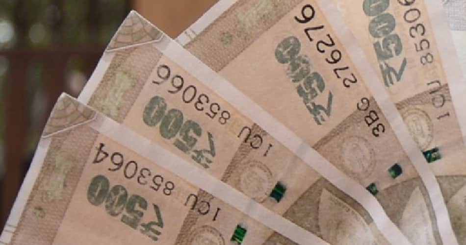 500 note colour faded and mahatma gandhi missed after fell down in water, bank refused to change