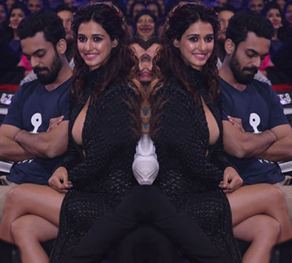 disha patani wore bold dress in filmfare award