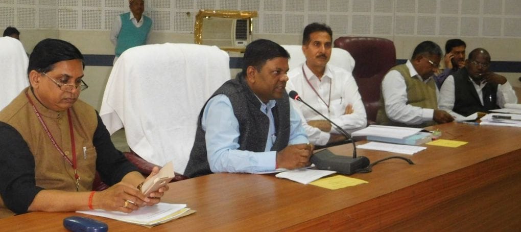 Employees must be reached to polling centre before one hour from mockpoll