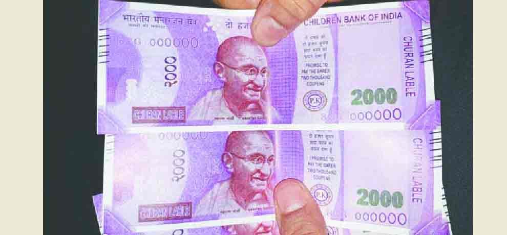 fake two thousand new notes came out from atm in delhi