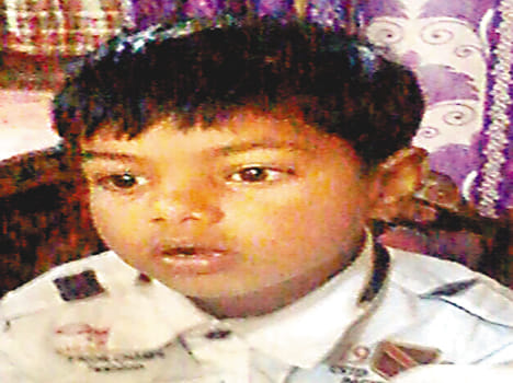 Coming maternal child crushed by pickup