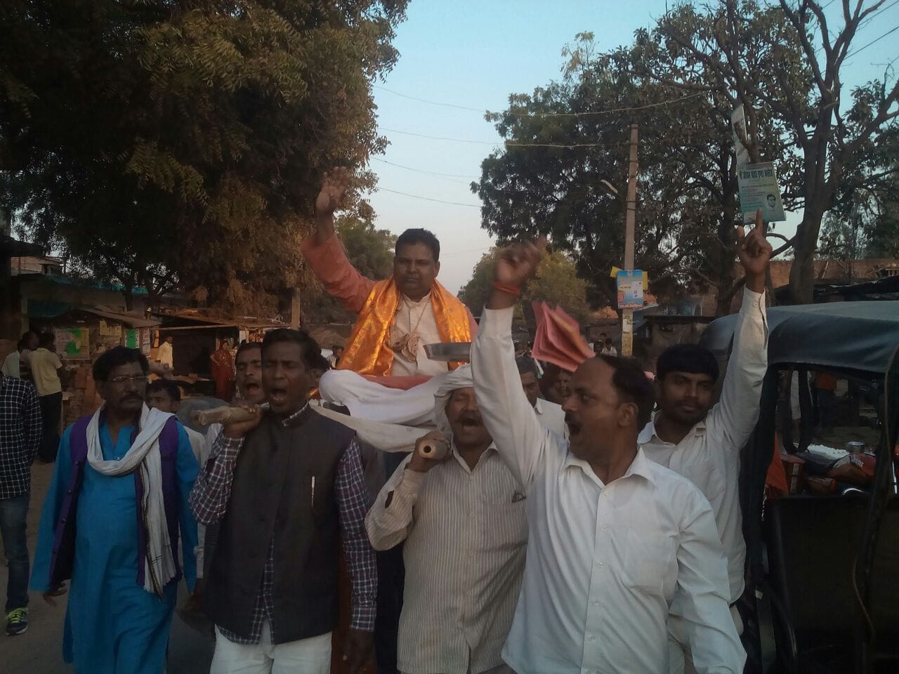 gopapl nishad candidate from sagri assembly apply uniq election campaign