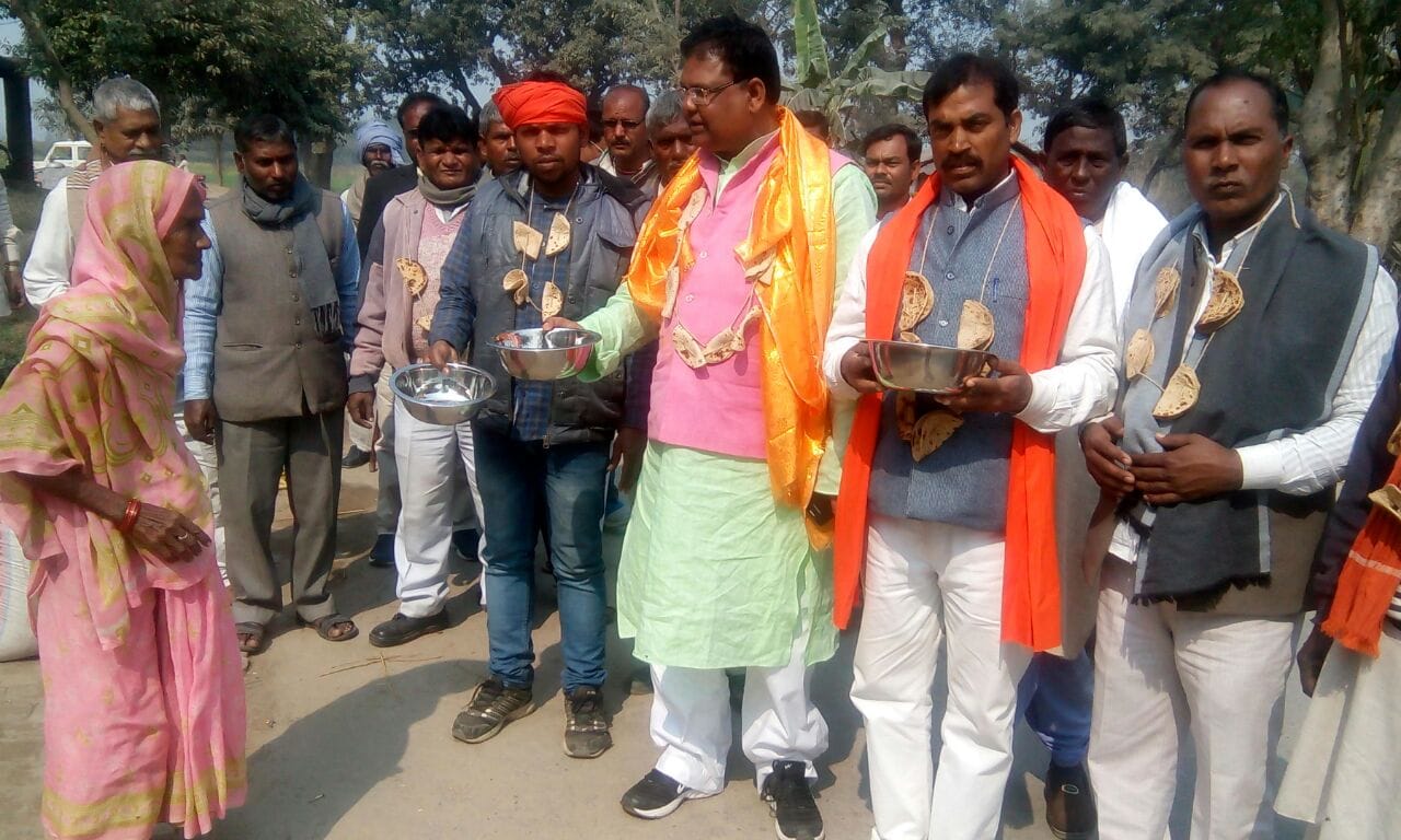 gopapl nishad candidate from sagri assembly apply uniq election campaign