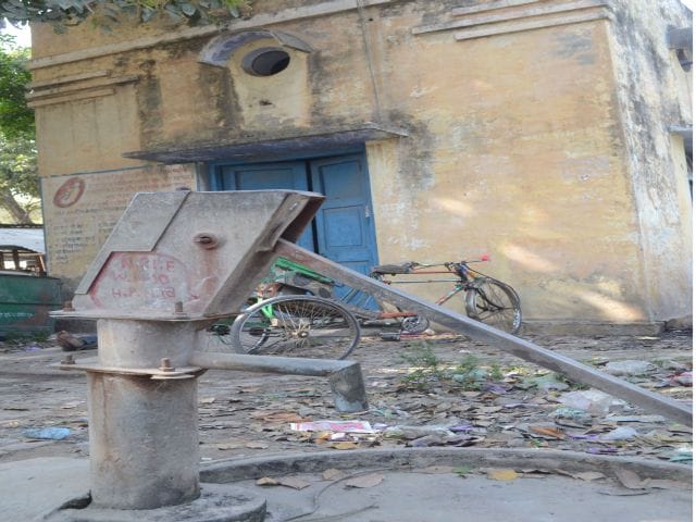 People suffering from water