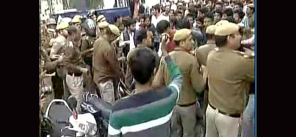 Clash between AISA and ABVP students over Umar Khalid's talk at Ramjas College