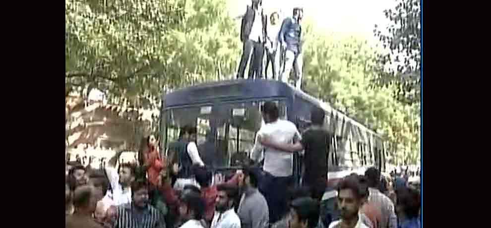 Demonstrators during handling inappropriate behavior in university students, three policemen suspend