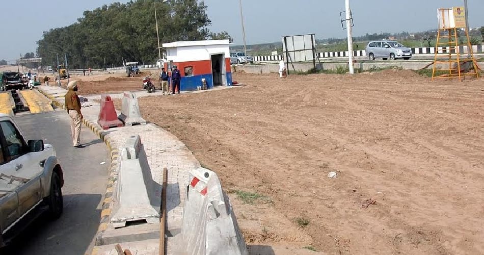 police sealed punjab and haryana border due to inld protest for syl