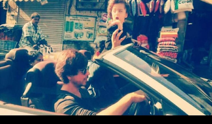shahrukh khan going for a long drive with abram