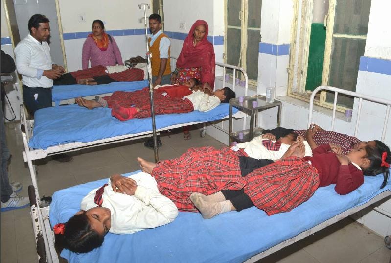 children eat medicine and admitted in hospital