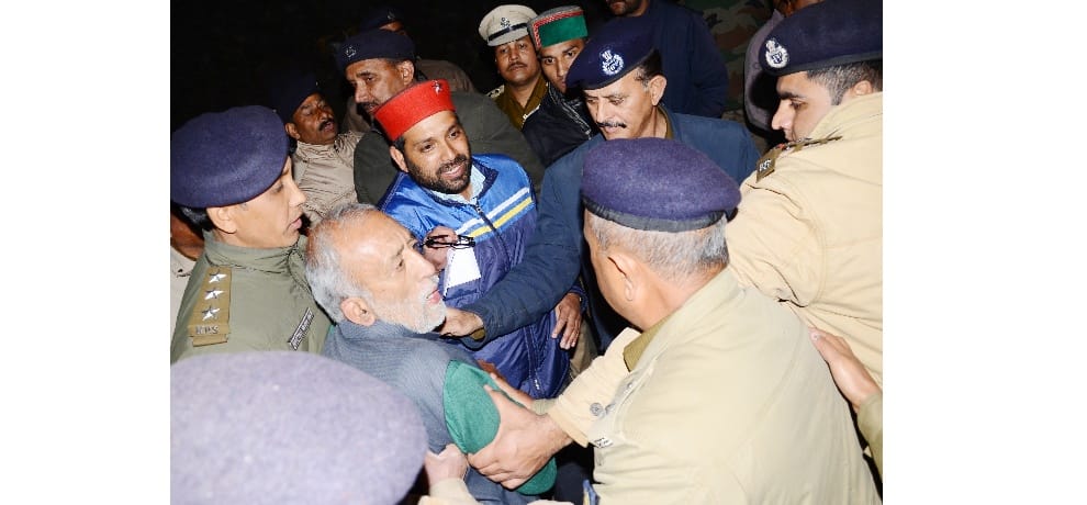 police arrested CITU workers protesting outside power corporation office