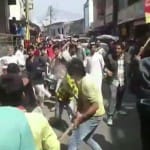 दो गुट भिड़े