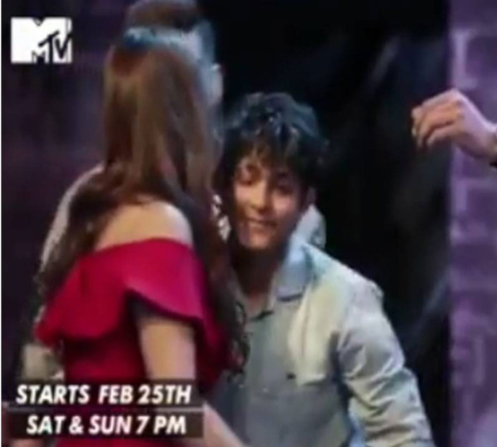 a girls confession that she is a lesbian in roadies promo