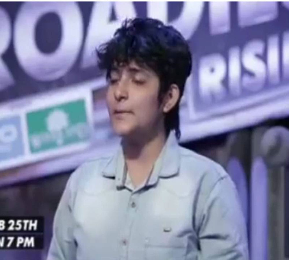 a girls confession that she is a lesbian in roadies promo