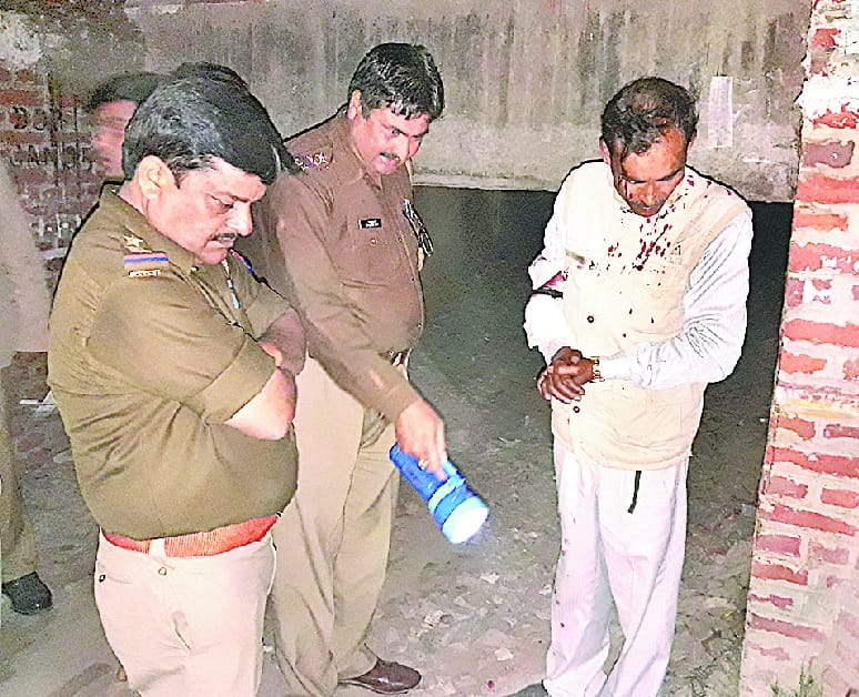 Bank security guard shot, Crooks absconded with rifle