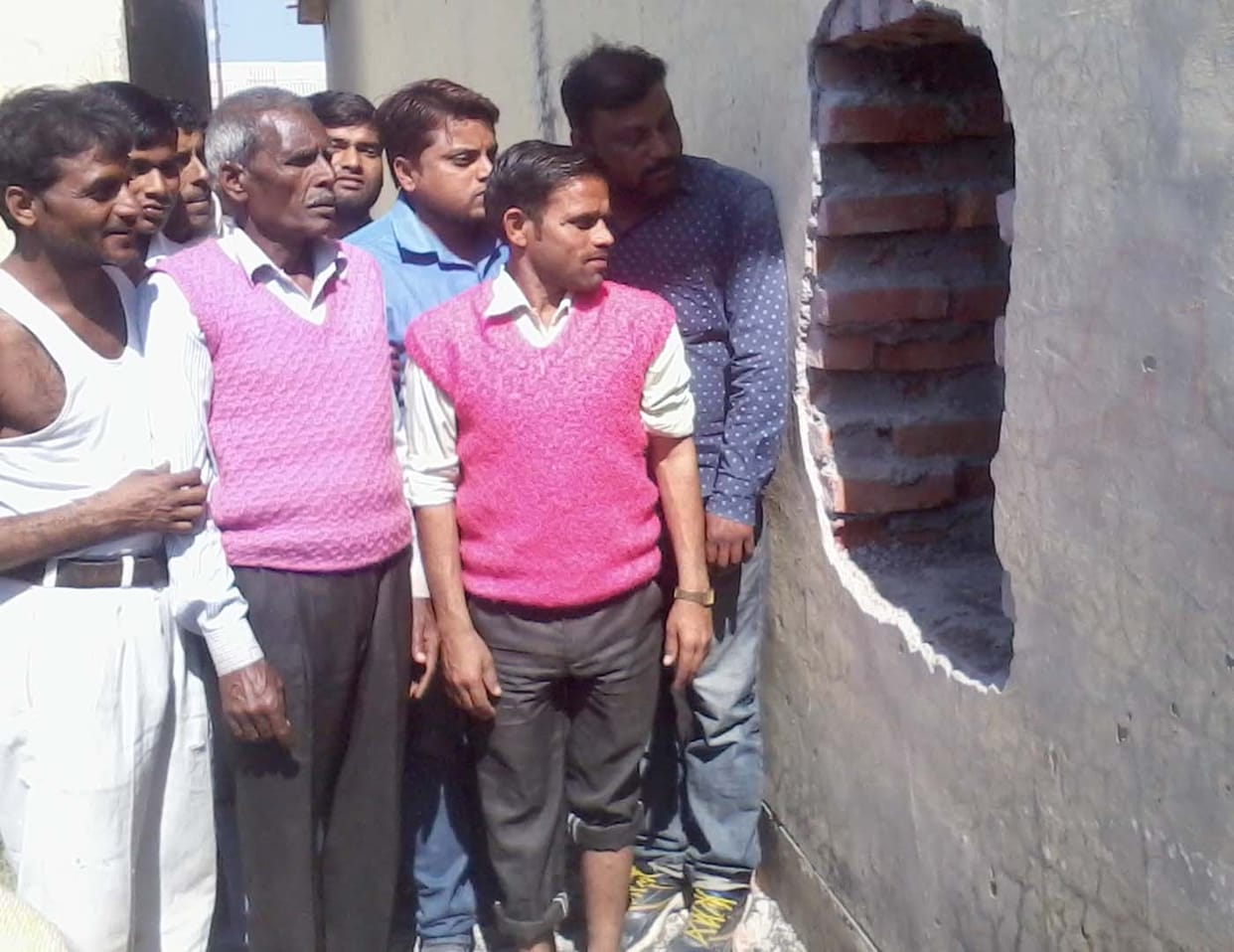 Urad-mustard stolen from the warehouse, Angry Adhtion display