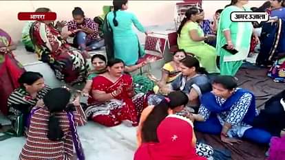 These women will join the procession of Shiva in Agra
