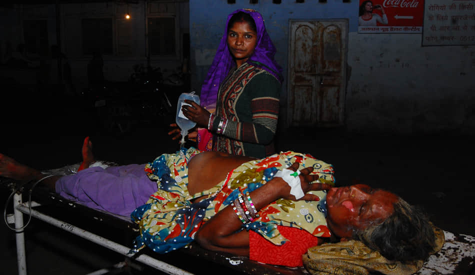 fifteen people scorched in gas cylinder fire